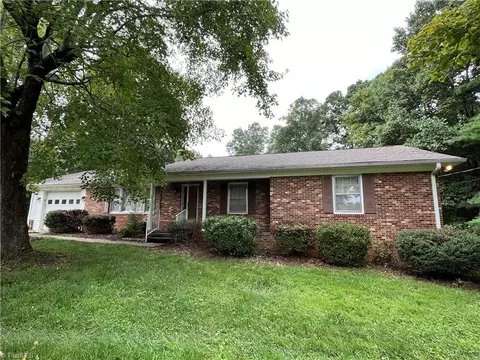 293 Forest Knoll Dr, Mount Airy, NC 27030
