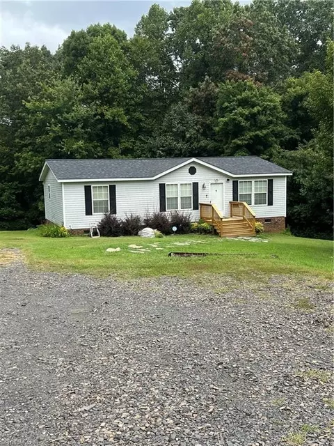 818 Morgan Rd, Eden, NC 27288