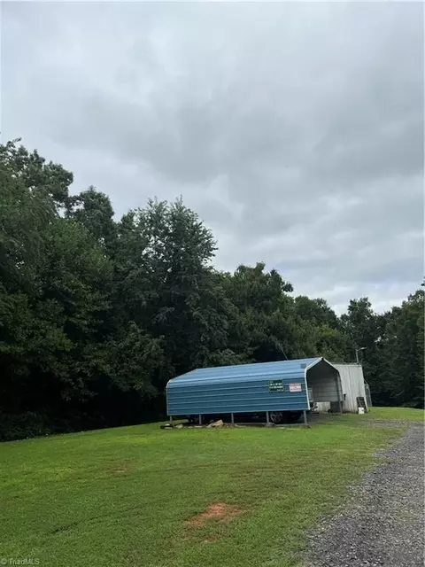 818 Morgan Rd, Eden, NC 27288 photo 2