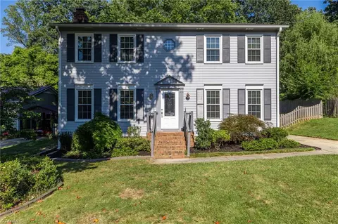 8 Sage Brush Ct, Greensboro, NC 27409