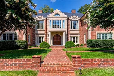 1085 Fieldwood Ln, Winston Salem, NC 27106