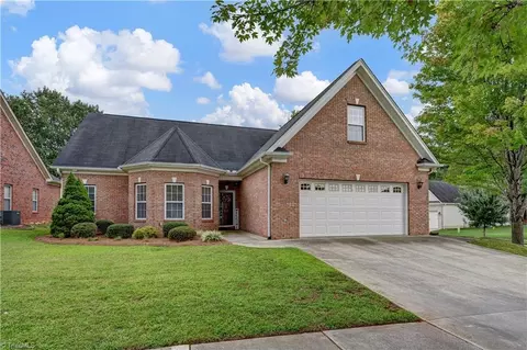 1692 Finwick Dr, Pfafftown, NC 27040