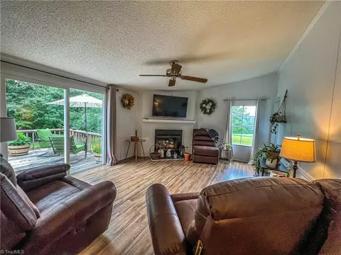 1383 Gravitte Rd, Pilot Mountain, NC 27041 photo 4