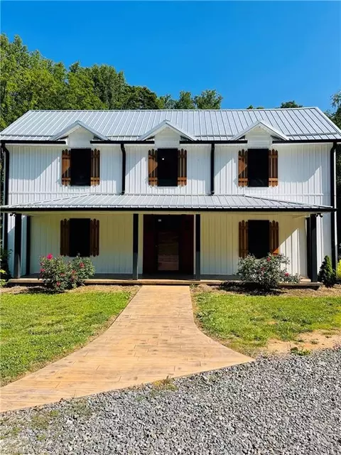 197 Piney Branch Ln, Pilot Mountain, NC 27041
