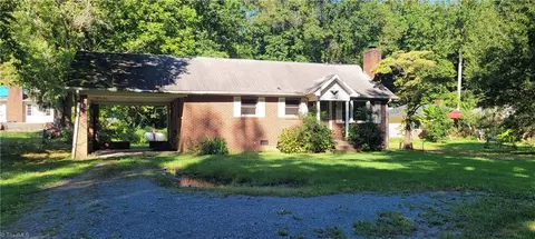 4834 Baux Mountain Rd, Winston Salem, NC 27105