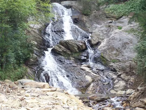 APT 11 Buck Mountain Road, Purlear, NC 28665 photo 5
