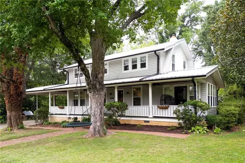 1102 Courtland Ave, Reidsville, NC 27320