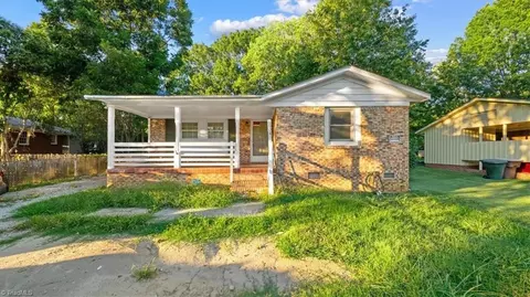 1604 Meadowview Rd W, Greensboro, NC 27403