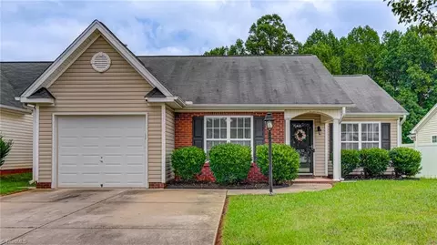 1610 Faircrest Ln, Greensboro, NC 27406