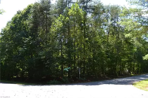 332 Deerwood Ln, Stoneville, NC 27048