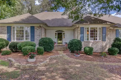 620 Burning Tree Cir, High Point, NC 27265 photo 2