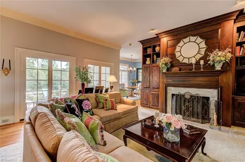 620 Burning Tree Cir, High Point, NC 27265 photo 8