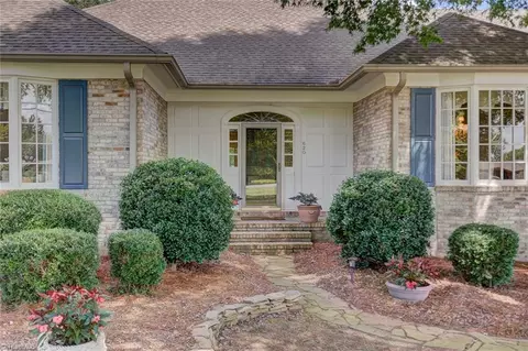 620 Burning Tree Cir, High Point, NC 27265 photo 5