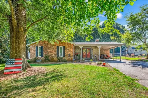 208 Cardinal Ave, Boonville, NC 27011