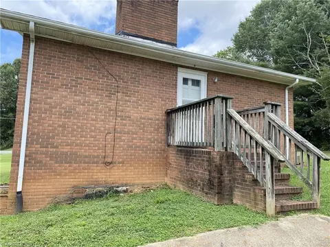 710 Hairston St, Walnut Cove, NC 27052