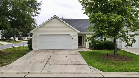 4424 Single Tree Ln, High Point, NC 27265 photo 2