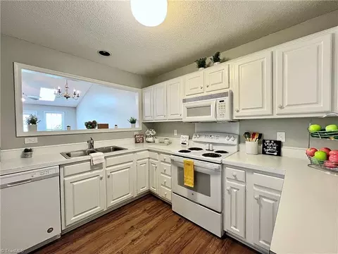 4424 Single Tree Ln, High Point, NC 27265 photo 9