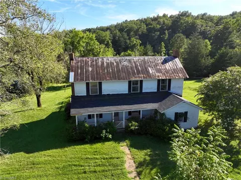 116 Elmo Ln, Pinnacle, NC 27043