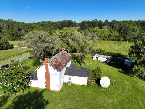 116 Elmo Ln, Pinnacle, NC 27043 photo 8