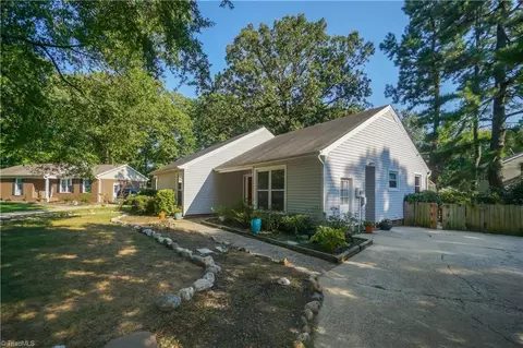 4 Old Farm Ct, Greensboro, NC 27407