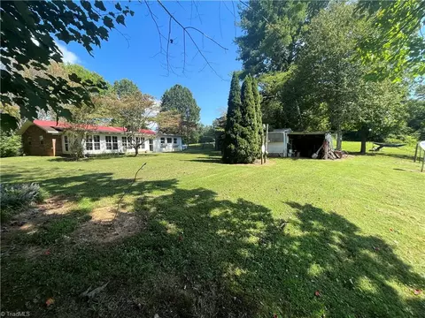 177 Fisher Dr, Mount Airy, NC 27030