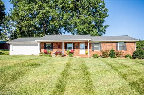 177 Northmont Dr, Statesville, NC 28625