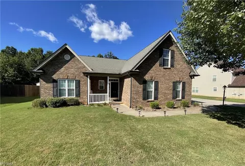 216 Pilot Bluff Dr, King, NC 27021