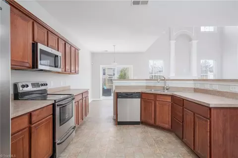 2471 Ingleside Dr, High Point, NC 27265 photo 8