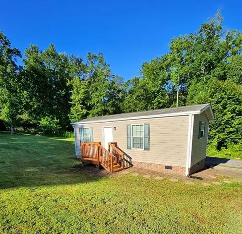387 Woodlee Dr, Advance, NC 27006
