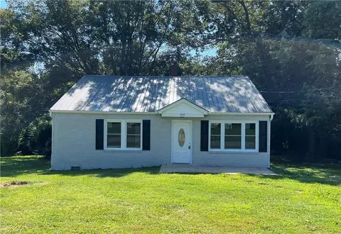 937 Brooklyn Ave, Ramseur, NC 27316