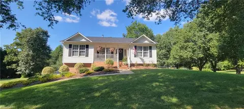379 Woodbridge Dr, Mount Airy, NC 27030