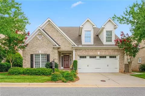 8 Willett Way, Greensboro, NC 27408