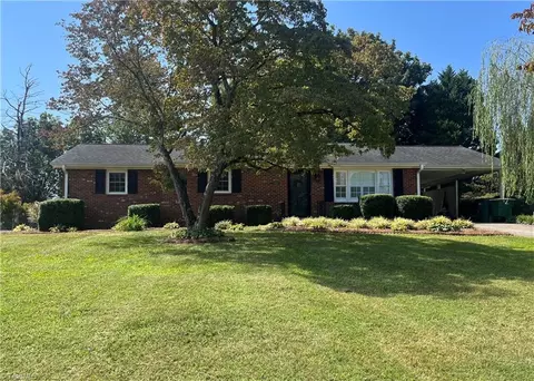 6050 Blue Bonnet Ln, Clemmons, NC 27012