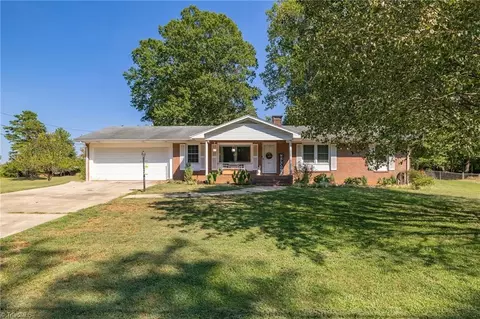 1005 Ferndale Dr, Thomasville, NC 27360