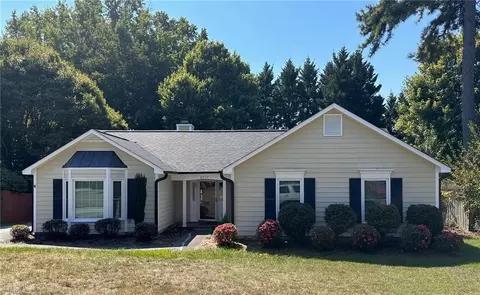 6717 River Hills Dr, Greensboro, NC 27410