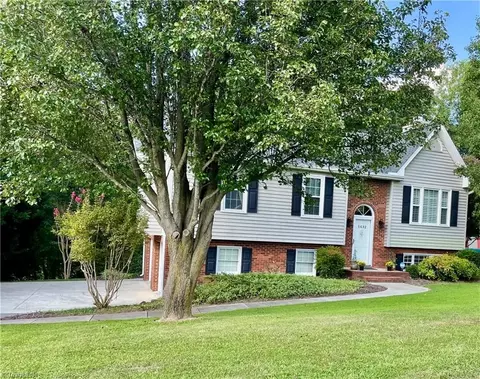 5602 W Wellsley Dr W, Greensboro, NC 27407