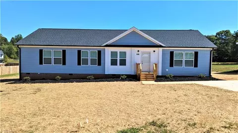 2142 Meadow Ridge Rd, Burlington, NC 27217