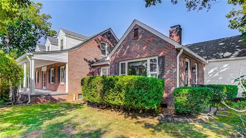 809 Oakview Rd, High Point, NC 27265 photo 4