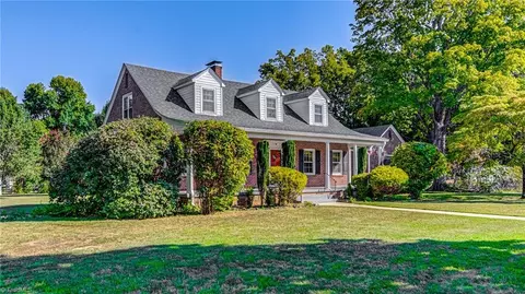 809 Oakview Rd, High Point, NC 27265 photo 3