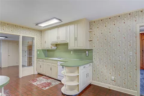 809 Oakview Rd, High Point, NC 27265 photo 9