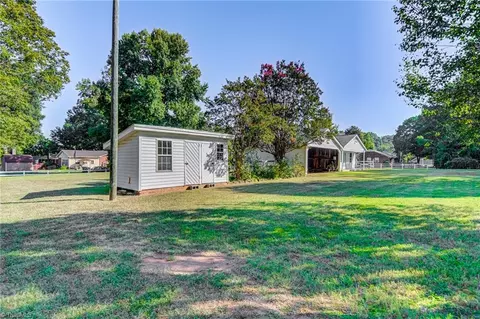 809 Oakview Rd, High Point, NC 27265 photo 40