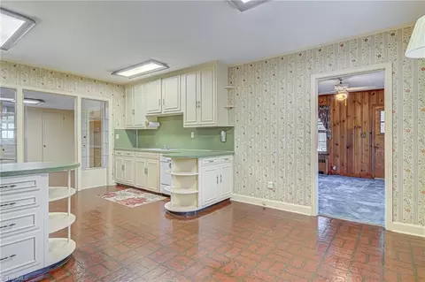 809 Oakview Rd, High Point, NC 27265 photo 12