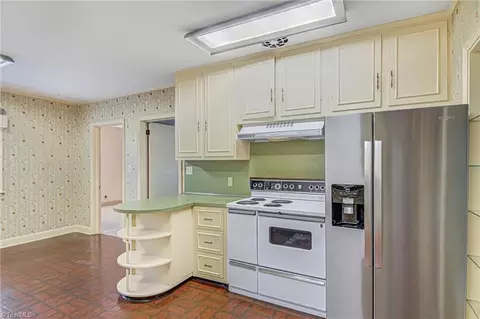 809 Oakview Rd, High Point, NC 27265 photo 8