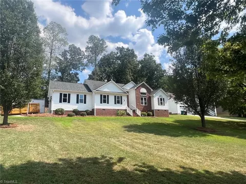 101 Kingsfield Ct, Archdale, NC 27263