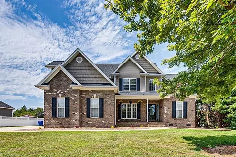 6009 Fred East Ln, Pleasant Garden, NC 27313
