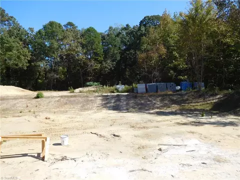 627 Cable St, Thomasville, NC 27360 photo 22