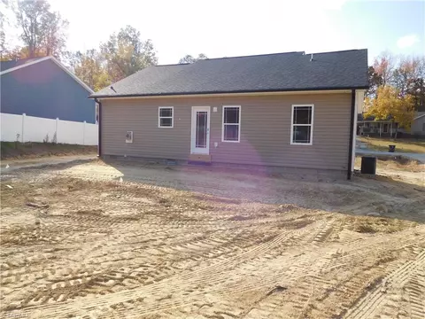 627 Cable St, Thomasville, NC 27360 photo 20