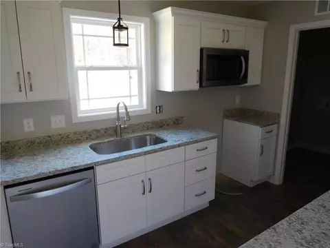 627 Cable St, Thomasville, NC 27360 photo 5