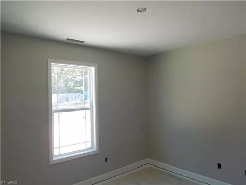 627 Cable St, Thomasville, NC 27360 photo 11