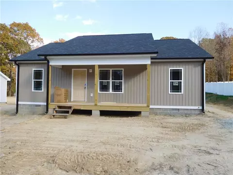 627 Cable St, Thomasville, NC 27360 photo 2
